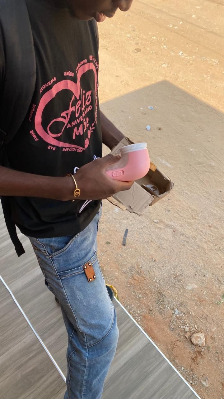 Cliente Lume com o Removedor de Fiapos recebido em Angola